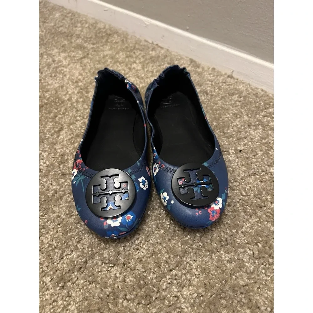 Tory Burch Minnie Travel Ballet Flats Navy Blue Floral Leather Logo Shoes 7